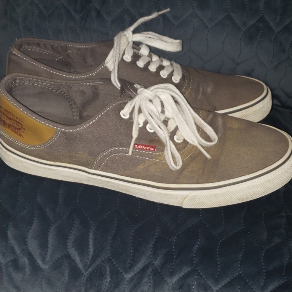 Men’s Levi Sneaker Shoes Size 10.5 U.S.